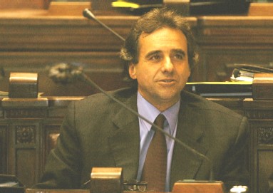 Un solo canario en el equipo de asesores nacionalistas: Remo Monzeglio
