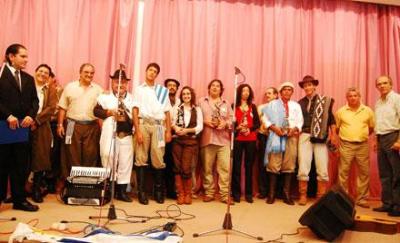 Dos canarios triunfan en el 37 Festival Nacional de Folklore de Durazno